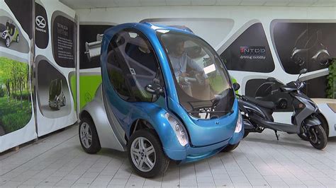 This Spanish electric car is designed to shrink by a metre by .